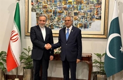 I.R. Iran, Ministry of Foreign Affairs- Iranian and Pakistani foreign ministers discuss bilateral ties and other issues