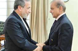 I.R. Iran, Ministry of Foreign Affairs- Iranian FM and Pakistani PM meet in Islamabad